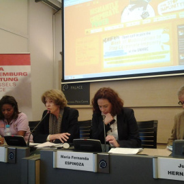 Susan George participando en las jornadas en Bruselas.