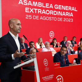 El presidente de la Real Federación Española de Fútbol (RFEF), Luis Rubiales, en la Asamblea General Extraordinaria, en Madrid, a 25 de agosto de 2023