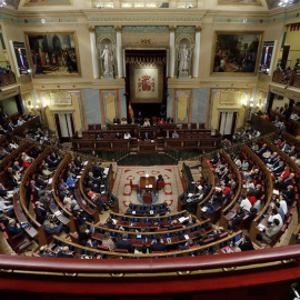 Vista general del hemiciclo del Congreso con la intervención del secretario de Organización del PSOE, José Luis Ábalos (c), en la primera jornada de la moción de censura. /EFE