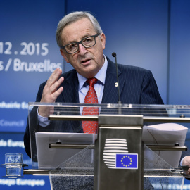 El presidente de la Comisión Europea, Jean Claude Juncker, durante  la rueda de prensa, al término de la segunda jornada de la Cumbre Europea. REUTERS/Eric Vidal