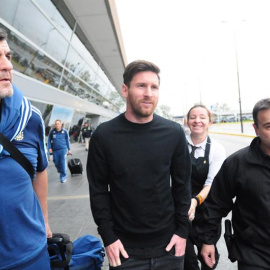 Leo Messi, el pasado sábado, a su llegada al aeropuerto de Rosario (Argentina). /EFE