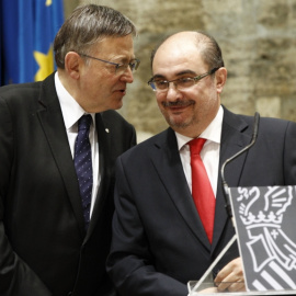Javier Lambán y Ximo Puig son dos de los barones socialistas que han cerrado coaliciones con Podemos para gobernar sus comunidades. (Gobierno de Aragón)