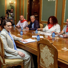 La ministra de Trabajo, Magdalena Valerio, se reúne con representantes de los pensionistas, en una jornada de movilizaciones de este colectivo en toda España. EFE/JAVIER ZORRILLA
