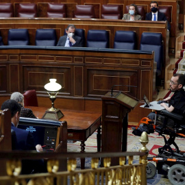 24/02/2021.- El portavoz de Unidas Podemos, Pablo Echenique tras su intervención este miércoles en el Congreso donde el presidente del Gobierno, Pedro Sánchez, da cuenta de los datos y gestiones en relación a la aplicación del estado de ala
