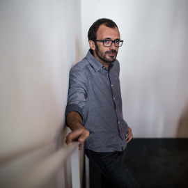 El escritor sevillano Isaac Rosa.- JAIRO VARGAS