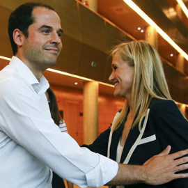 Cristina Cifuentes, junto al candidato de Ciudadanos, Ignacio Aguado. / EFE