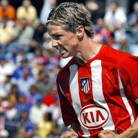 Fernando Torres con el brazalete de capitán del Atlético de Madrid