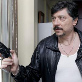 El actor Carlos Bardem, en uno de los nuevos capítulos de la serie 'Cuéntame cómo pasó' que regresa después de las Navidades en su decimosexta temporada en TVE. EFE/Pope