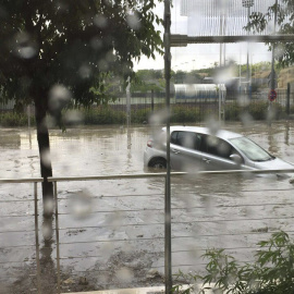 Vista general de la Avenida de las Piceas en Madrid tras la espectacular tormenta que azota hoy de lleno a la capital y la comunidad madrileña./ EFE/Raúl Ortega