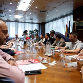 Los representantes de Alcoa de las plantas de Asturias y Galicia con los compradores Parter Capital / EFE