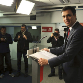 El líder del PSOE, Pedro Sánchez, durante la rueda de prensa que ha ofrecido para hacer balance del año. EFE/Ballesteros