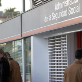 Según Empleo, el mes de diciembre ha mostrado una dinámica positiva en la afiliación a la Seguridad Social, tras señalar que "con 2015 se cierra un ciclo de recuperación de ocupados". EFE