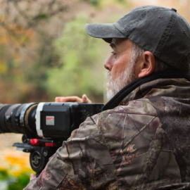 Arturo Menor durante el rodaje del documental “Barbacana, la huella del lobo” / Pep Candela | Barbacana