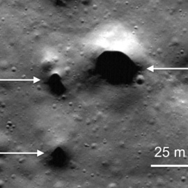 Imágenes de la sonda Lunar Reconnaissance Orbiter que muestra algunos de los hoyos recién descubiertos  en el polo norte de la Luna. NASA/LUNAR RECONNAISSANCE ORBITER/SETI INSTITUTE