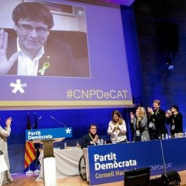 Intervención de Carles Puigdemont por vídeoconferencia en el Consejo Nacional del PDeCAT. / EFE
