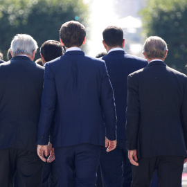 La primera ministra británica, Theresa May, junto a los líderes de la UE en la cumbre de Salzburgo (Austria). / REUTERS LISI NIESNER