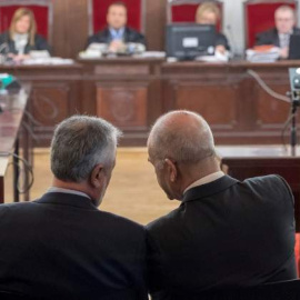 Manuel Chaves y José Antonio Griñán durante las sesiones del juicio en diciembre de 2017.- EFE