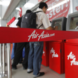 Un avión con 162 personas a bordo desapareció el domingo mientras volaba sobre el mar de Java./ REUTERS