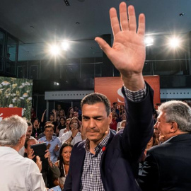 El candidato del PSOE a la presidencia del gobierno, Pedro Sánchez, durante el acto de precampaña en Las Palmas de Gran Canaria. EFE/Ángel Medina G.