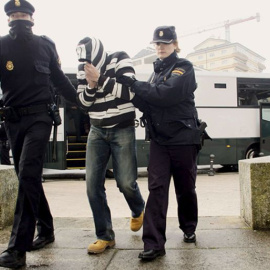 Un detenido en el marco de la 'Operación Carioca' al llegar al juzgado. | EFE ARCHIVO