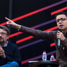 El número dos de Podemos, Iñigo Errejón, y lider de En Comú Podem, Xavier Doménech, durante el acto de precampaña bajo el lema 'Con alianzas, ganamos el cambio' que ha tenido lugar en Barcelona. EFE/Quique García