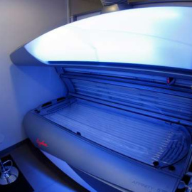 Una cabina de bronceado. REUTERS