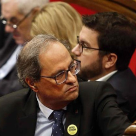 El president de la Generalitat, Quim Torra, até a una pregunta durant el ple del Parlament que es reuneix per celebrar la sessió de control al Govern i debat el moniogràfic sobre la convivència de Catalunya siol·licitat per Ciutadans. EFE/T