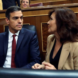Pedro Sánchez y Carmen Calvo, este miércoles en el Congreso.EFE/Ballesteros