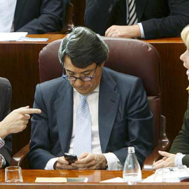 Francisco Granados, Ignacio González y Esperanza Aguirre, durante un pleno sobre la trama de espías. EFE/Fernando Alvarado