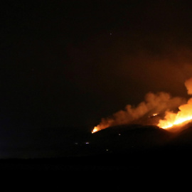 04/08/2019.- El incendio forestal declarado esta tarde en Miraflores de la Sierra, en Madrid, se acerca al Parque Nacional de Guadarrama. EFE/Cristina Díaz