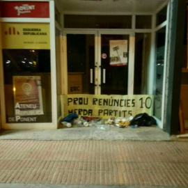 Protesta del CDR a la seu d'ERC a Balaguer. @CDRCatoficial