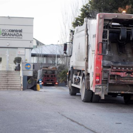 Vista de la planta de reciclaje de basuras de Alhendín (Granada) donde ayer se encontró el cadaver de un recién nacido dentro de una bolsa y con el cordón umbilical cortado. /EFE