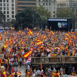 Milers de persones participen a la mobilització amb motiu del 12 d'octubre, en la qual participen dirigents dels partits constitucionalistes a Catalunya, así com representants ed Societat Civil Catalana i altres entitats a favor de la unita
