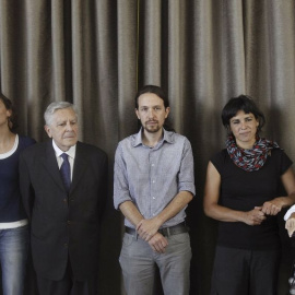 Los eurodiputados de Podemos, poco después de ser elegidos, en el Círculo de Bellas Artes de Madrid (2014) EFE