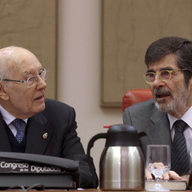 El presidente del Consejo de Estado y exministro del PP, José Manuel Romay Beccaría, con José Enrique Serrano, presidente del comisión parlamentaria para la evaluación y la modernización del Estado autonómico.EFE/Ballesteros