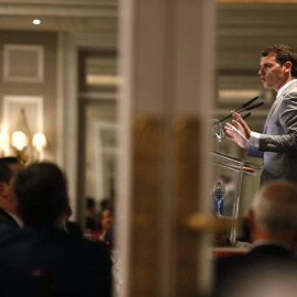 El presidente de Ciudadanos, Albert Rivera, durante su intervención en El Ágora de El Economista, un foro empresarial ante el que desgrana las líneas generales de su programa para las elecciones del 26J. EFE/Javier Lizón