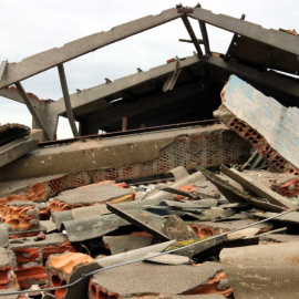 Granja destrossada pel tornado del passat 7 de gener a Terrades (Alt Empordà). / Jordi Altesa.