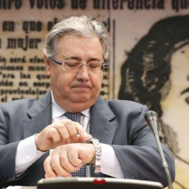 El ministre Juan Ignacio Zoido durant la seva compareixnça al Senat per explicar l'actuació policial per intentar impedir el referèndum de l'1 d'octubre / EFE