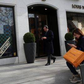 La tienda de la firma de lujo Luois Vuitton, en la llamada 'Milla de Oro' de Madrid. REUTERS