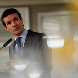 El presidente del Partido Popular, Pablo Casado, durante su intervención en un desayuno informativo en un hotel de Madrid. EFE/Juan Carlos Hidalgo