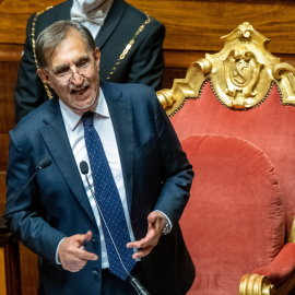 El recién elegido presidente del Senado italiano, Ignazio la Russa, habla durante la sesión de apertura del nuevo parlamento en el Senado italiano