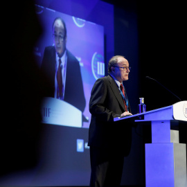 El gobernador del Banco de España, Luis María Linde, durante su intervención en la reunión de primavera del Instituto Internacional de Finanzas, en Madrid. REUTERS/Susana Vera