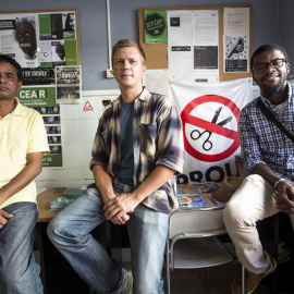 Dil Awaiz Bhati, de Pakistán, Sergiy Korobka, de Ucrania, y Delfín Mocache, de Guinea Ecuatorial, en la sede de CEAR durante la presentación del informe. EFE