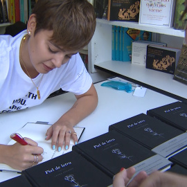 Laura Escanes y su 'Piel de letra' en la Feria del Libro