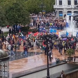 Concentración en solidaridad con Palestina en Oviedo, durante la llegada de los reyes a los Premios Princesa de Asturias, a 20 de octubre de 2023.