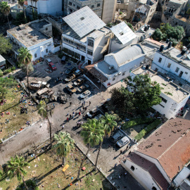 Vista aérea del complejo que alberga el hospital Al-Ahli Arab, en la ciudad de Gaza, el día después de la explosión que mató a cientos de personas el 17 de octubre.