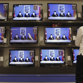 Fotografía de archivo del momento en el que ETA anuncia que deja las armas de forma definitiva.