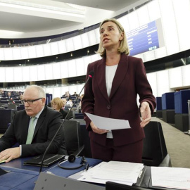 La alta representante de la Unión Europea para la Política Exterior, Federica Mogherini, y el vicepresidente primero de la Comisión Europea, Frans Timmermans. - EFE