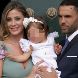 Elisabeth Reyes y Sergio Sánchez bautizan a Adriana