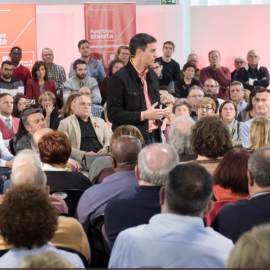 Pedro Sánchez en la asamblea ciudadana de Elche. Fuente: PSOE